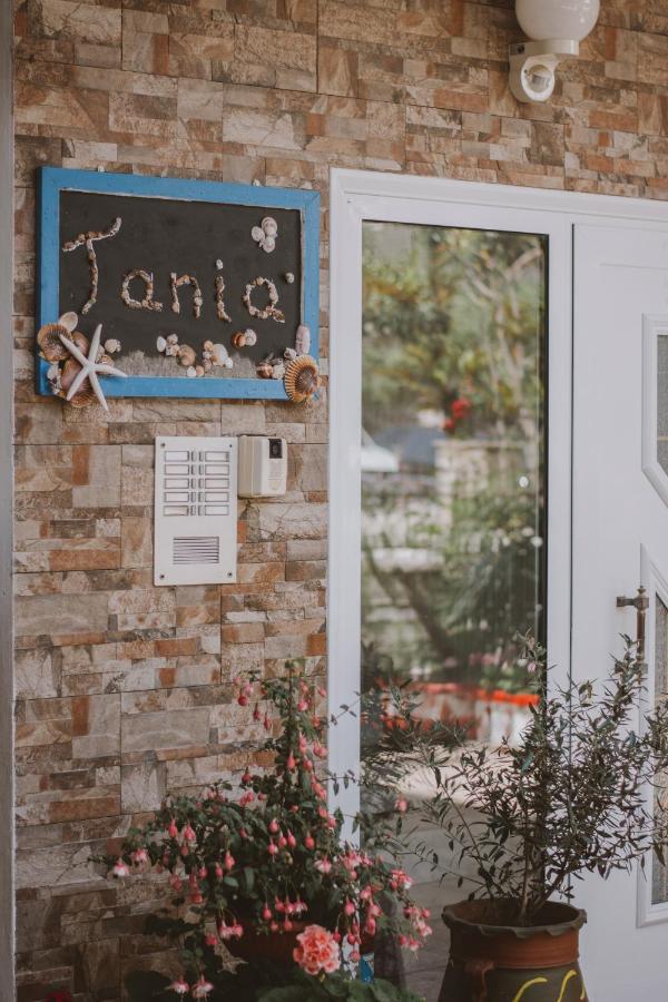 Apartments Tania Paralia Dionysiou Exterior photo
